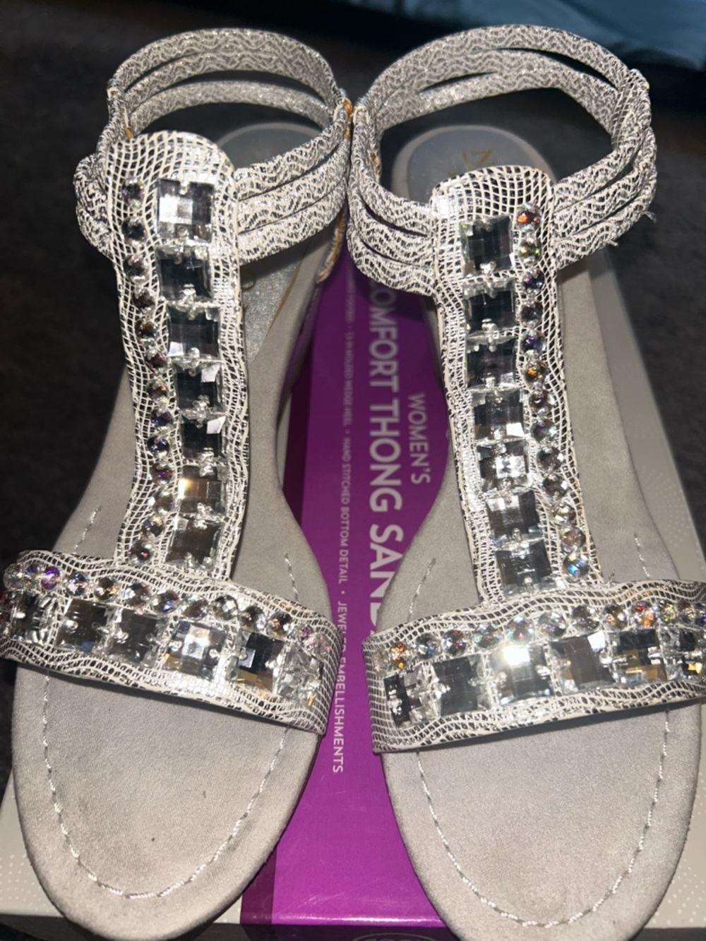 New York Transit Embellished Silver T-Strap Women’s Sandals Size 71/2 runs small - Picture 4 of 12